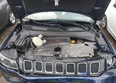 2018 Jeep Compass Latitude 4X4 z USA, uszkodzony, nr VIN 3C4NJDBB9JT480133